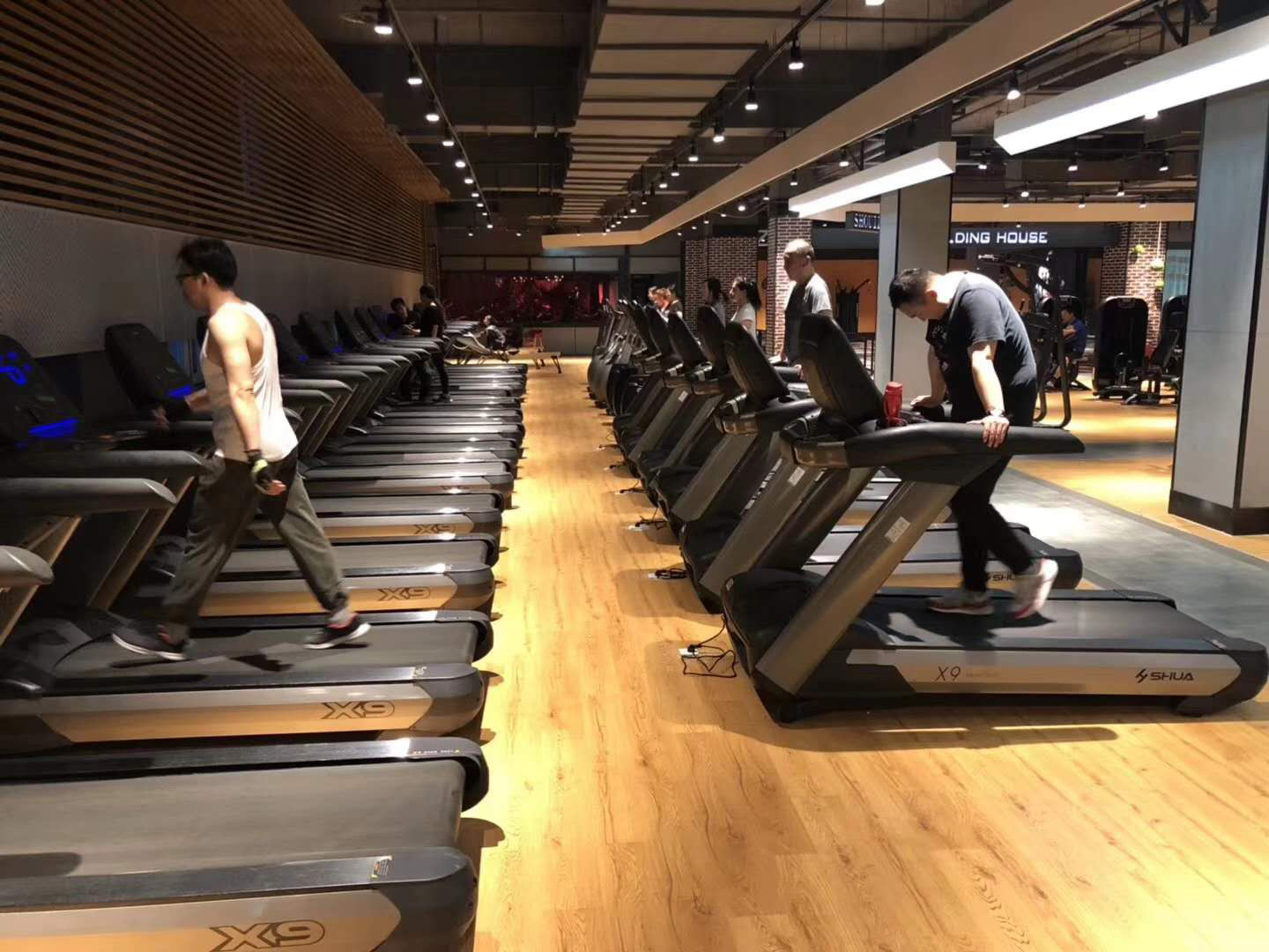 Z6.COM-尊龙集团智能健身器材